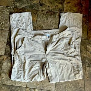 Columbia Omni shield khaki pants size 14. Great for hiking or camping.